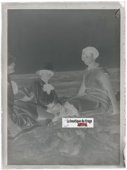 Famille, mer plage, photo ancienne plaque verre, négatif noir & blanc, 9x12 cm