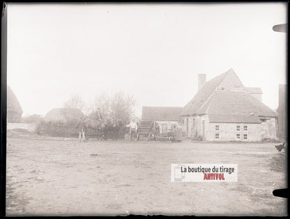 Ferme rurale avec chevaux, plaque verre photo ancienne, négatif 9x12 cm