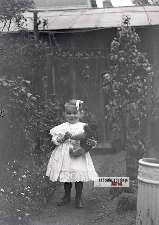 Petite fille en robe blanche, plaque verre photo ancienne, négatif 9x12 cm