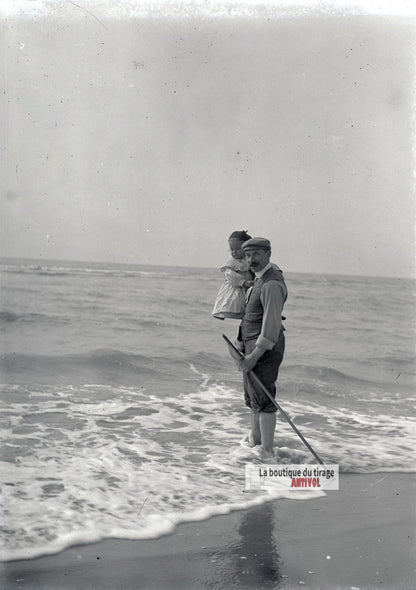 Homme, enfant, mer, Berck-Plage, plaque verre photo ancienne, négatif 9x12 cm