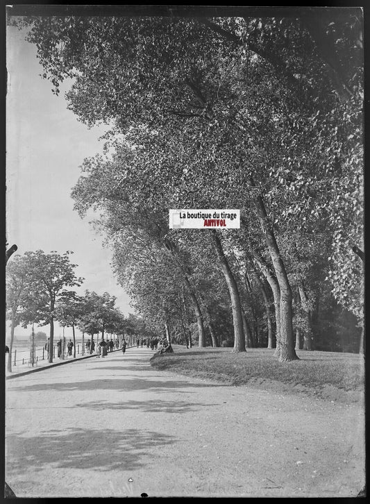 Plaque verre photo ancienne négatif noir et blanc 13x18 cm Vichy rivière Allier