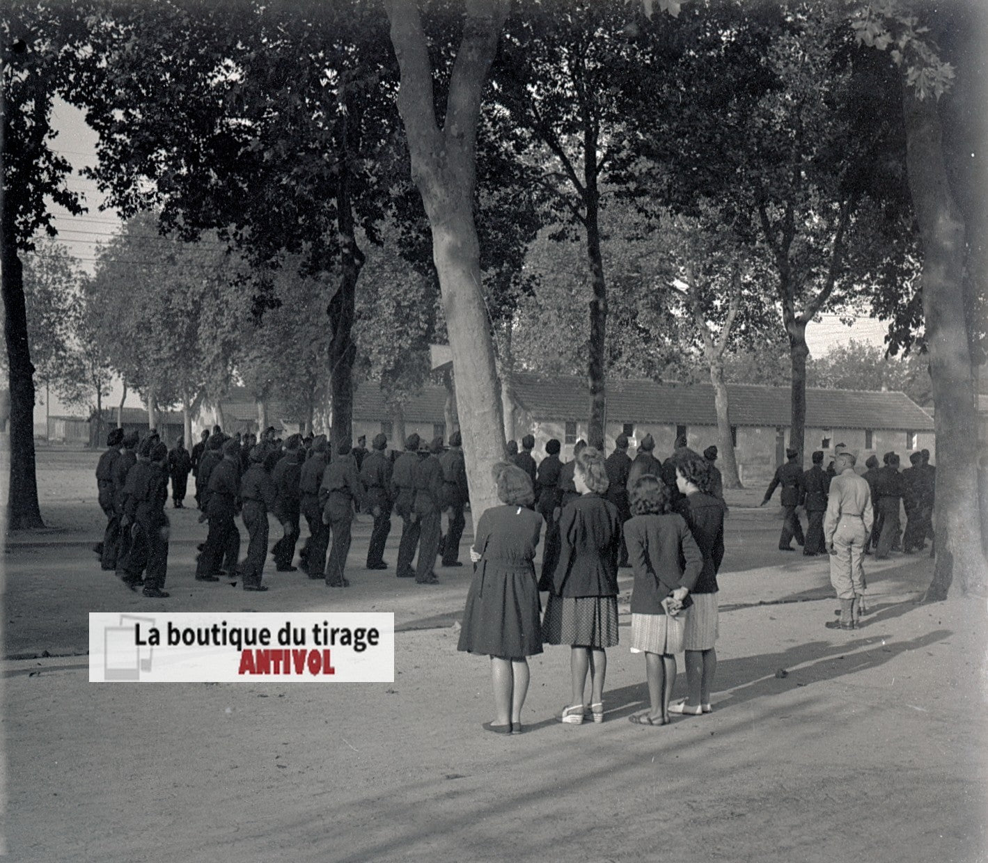 Camp du Ruchard, civils, plaque verre, photo ancienne, négatif N&B 6x13 cm