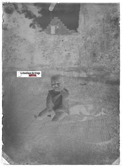 Bébé, enfant, Plaque verre photo ancienne, négatif noir & blanc 6x9 cm