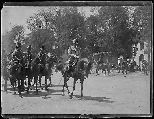 Plaque verre photo ancienne négatif noir et blanc 4x6 cm chevaux garde vintage 