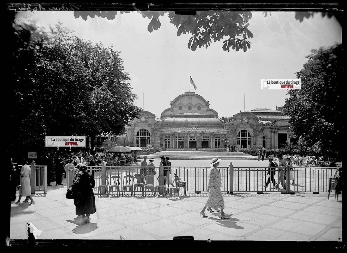 Plaque verre photo ancienne négatif noir et blanc 13x18 cm casino de Vichy