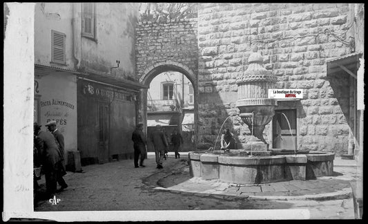 Plaque verre photo ancienne, négatif noir & blanc 9x14 cm, Vence, fontaine Peyra