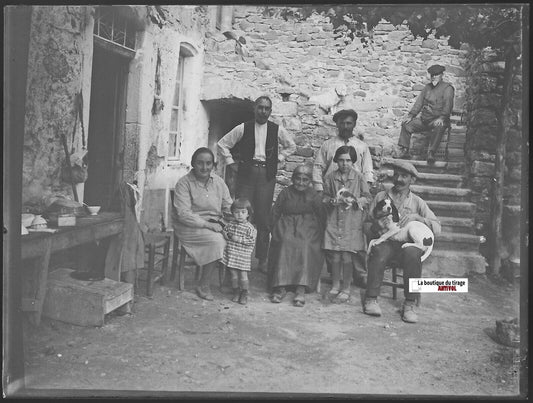 Famille, chien, Plaque verre photo ancienne, négatif noir & blanc 9x12 cm