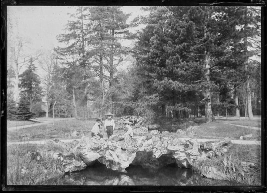 Plaque verre photo ancienne négatif noir et blanc 6x9 cm enfants eau parc - La Boutique Du Tirage 