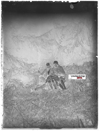 Famille, forêt, Plaque verre photo ancienne, négatif noir & blanc 9x12 cm