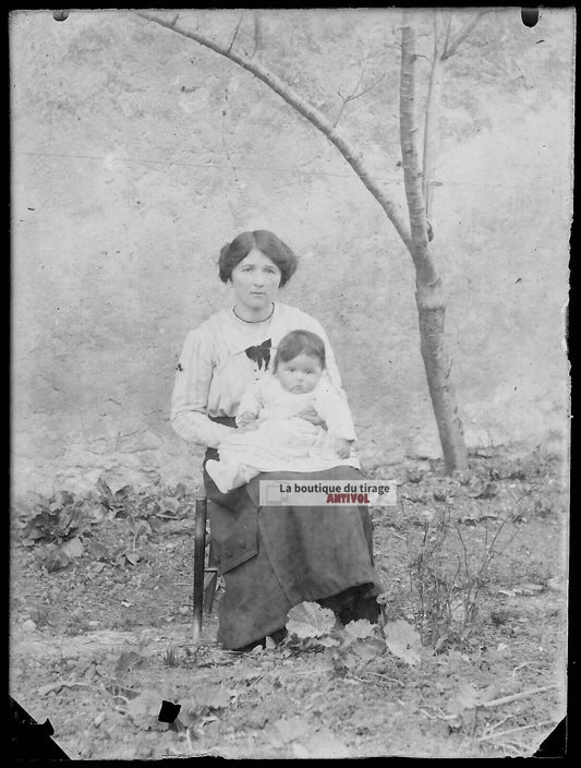 Plaque verre photo ancienne négatif noir et blanc 9x12 cm mère enfant France 