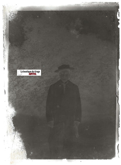 Homme, chapeau, Plaque verre photo ancienne, négatif noir & blanc 6x9 cm