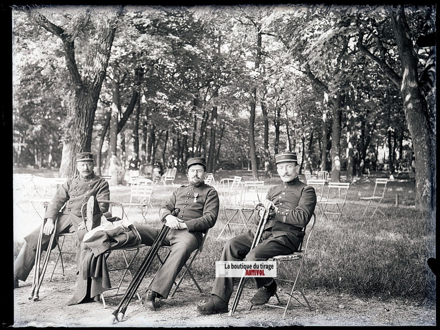 Officiers au repos, soldats, plaque verre, photo ancienne, négatif N&B 9x12 cm