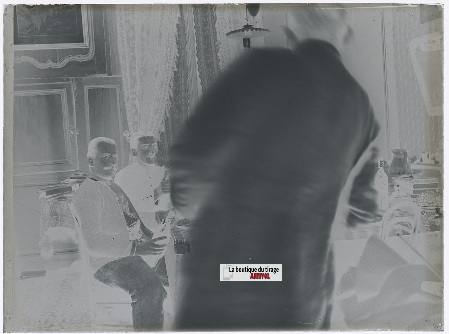 Intérieur avec soldats, plaque verre, photo ancienne, négatif N&B 9x12 cm