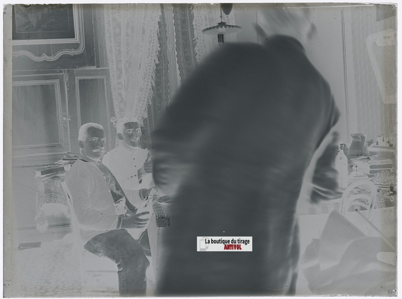 Intérieur avec soldats, plaque verre, photo ancienne, négatif N&B 9x12 cm
