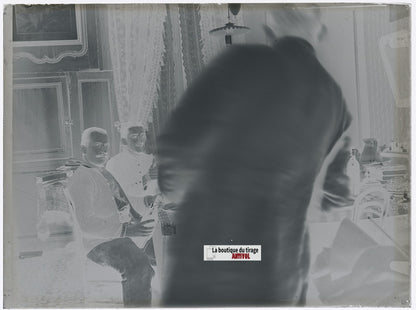 Intérieur avec soldats, plaque verre, photo ancienne, négatif N&B 9x12 cm