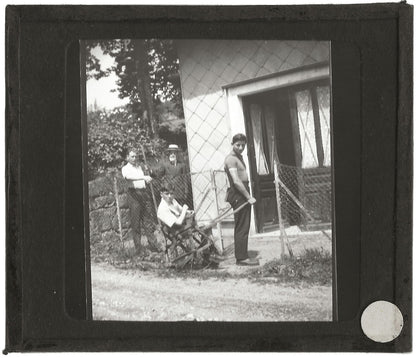 Maison de campagne, personnages, photo plaque de verre, positif 8,5x10 cm