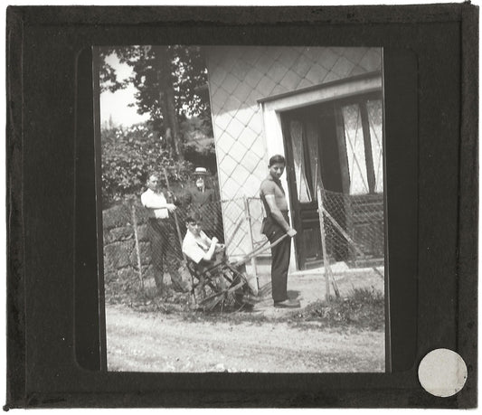 Maison de campagne, personnages, photo plaque de verre, positif 8,5x10 cm