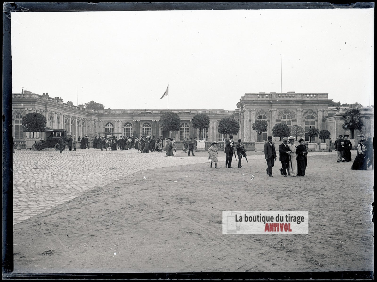 Cour du Petit Trianon à Versailles, plaque verre photo ancienne, négatif 9x12 cm