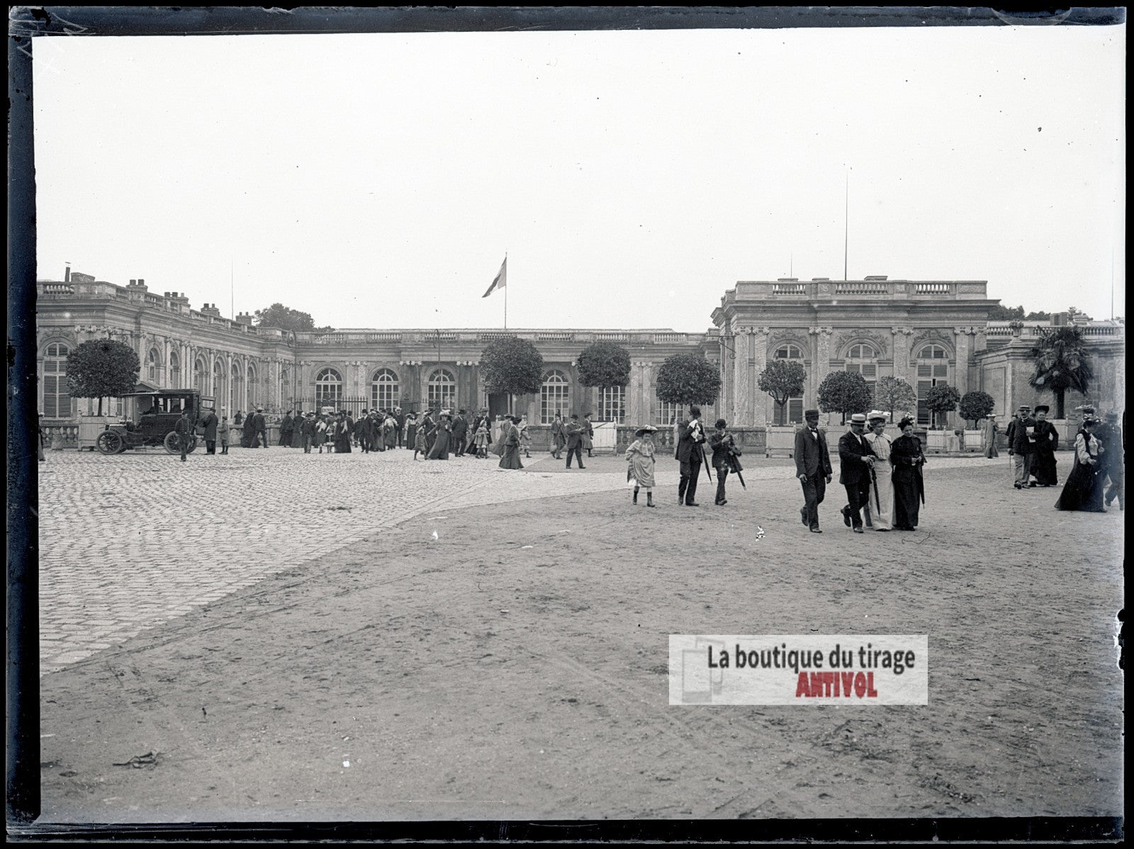 Cour du Petit Trianon à Versailles, plaque verre photo ancienne, négatif 9x12 cm