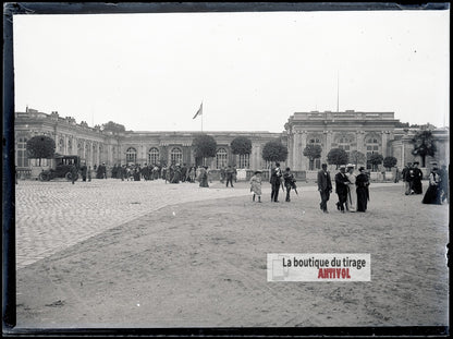 Cour du Petit Trianon à Versailles, plaque verre photo ancienne, négatif 9x12 cm