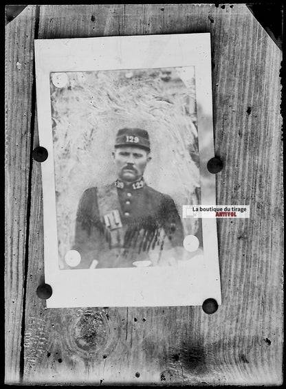 Plaque verre photo ancienne négatif noir et blanc 6x9 cm homme portrait soldat