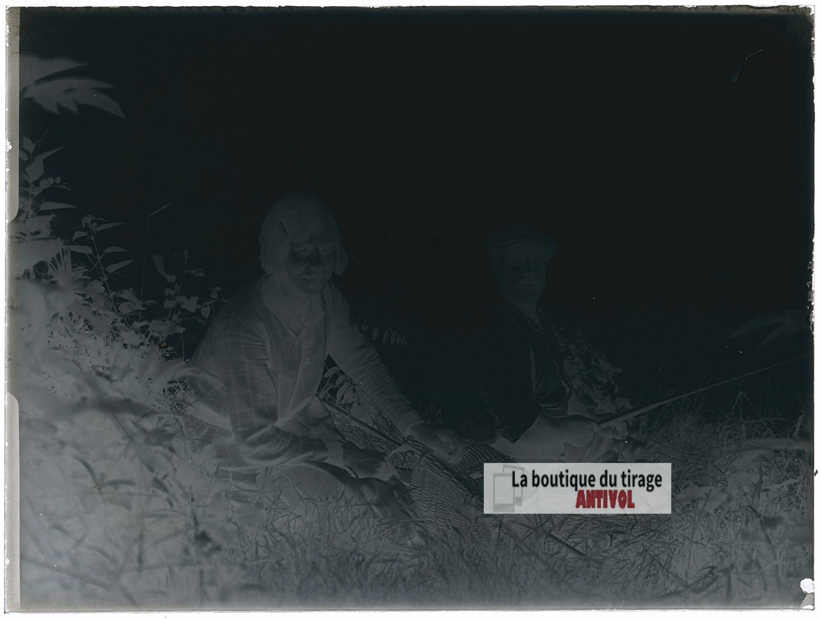 Couple en partie de pêche, nature, plaque verre photo ancienne, négatif 9x12 cm