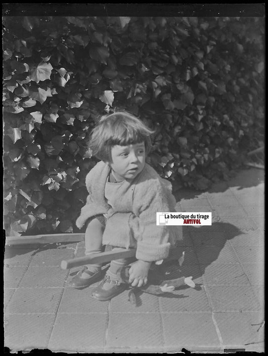 Enfant, jeu, France, Plaque verre photo ancienne, négatif noir & blanc 9x12 cm