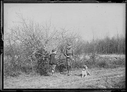 Plaque verre photo négatif noir et blanc 6x9 cm enfants campagne chien nature 