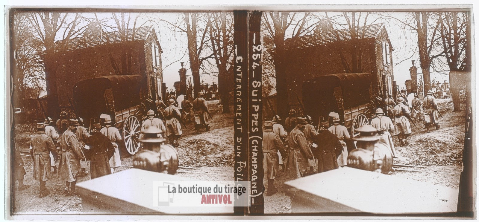 Suippes, enterrement d’un poilu, plaque verre photo ancienne stéréo 6x13 cm