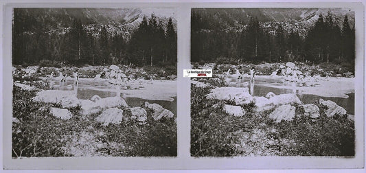 Montagne, baignade, Plaque verre photo stéréo, positif noir & blanc 6x13 cm