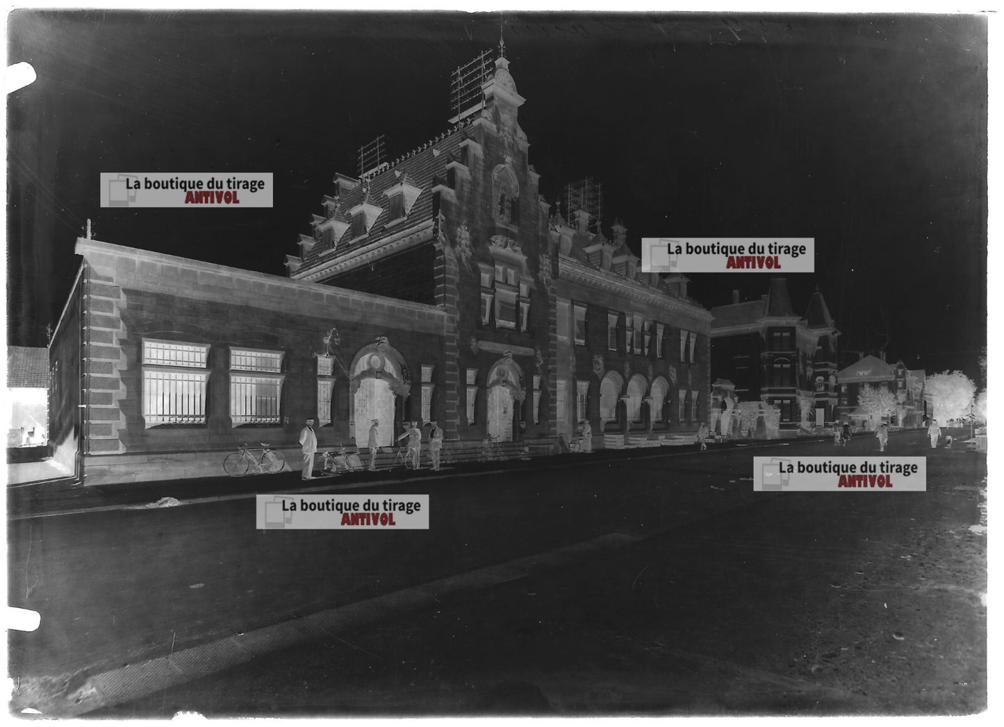 Plaque verre photo ancienne négatif noir et blanc 13x18 cm Saint-Louis La Poste