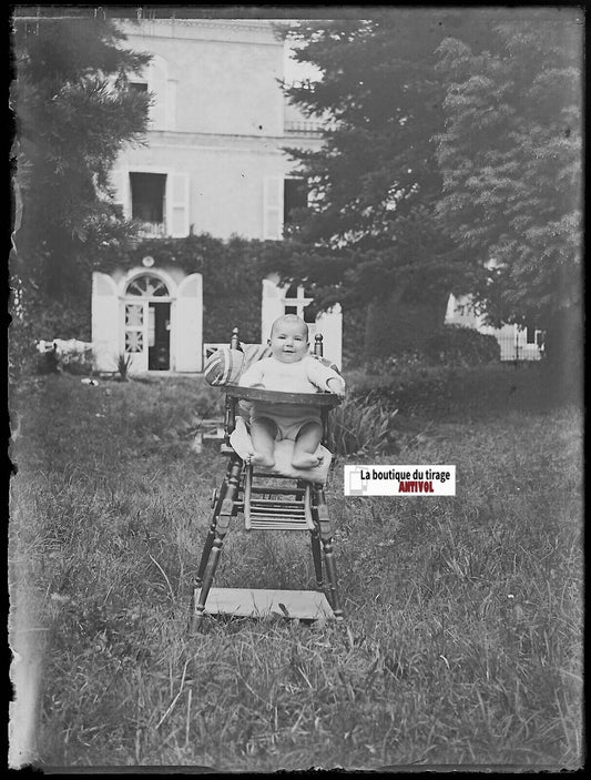 Bébé, château, enfant, Plaque verre photo ancienne, négatif noir & blanc 9x12 cm