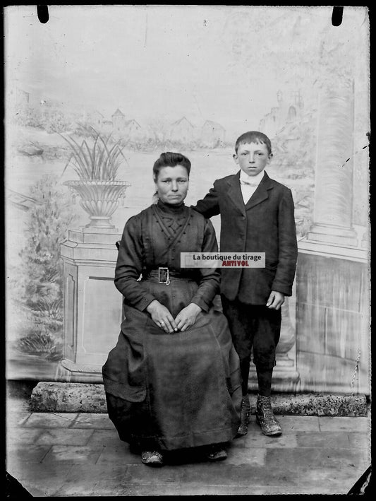 Plaque verre photo ancienne négatif noir et blanc 9x12 cm personnages France