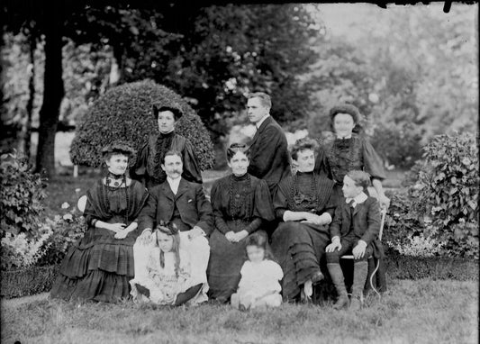 Plaque verre photo ancienne négatif 13x18 cm famille groupe, personnage enfant