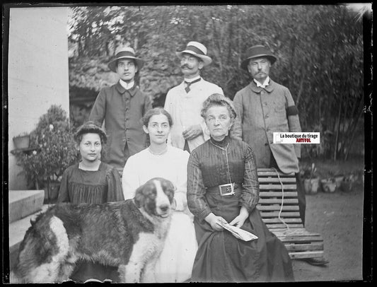 Famille, chien, Plaque verre photo ancienne, négatif noir & blanc 9x12 cm