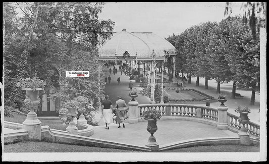 Vittel, escalier Grand Hôtel, Plaque verre photo, négatif noir & blanc 6x11 cm