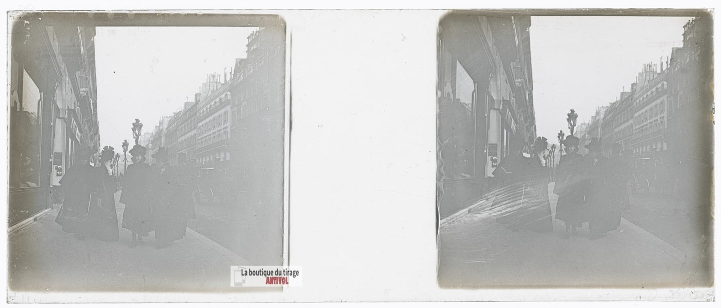 Paris, femmes élégantes, plaque verre stéréo, photo ancienne 4,5x10,7 cm
