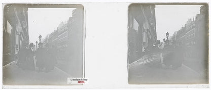 Paris, femmes élégantes, plaque verre stéréo, photo ancienne 4,5x10,7 cm