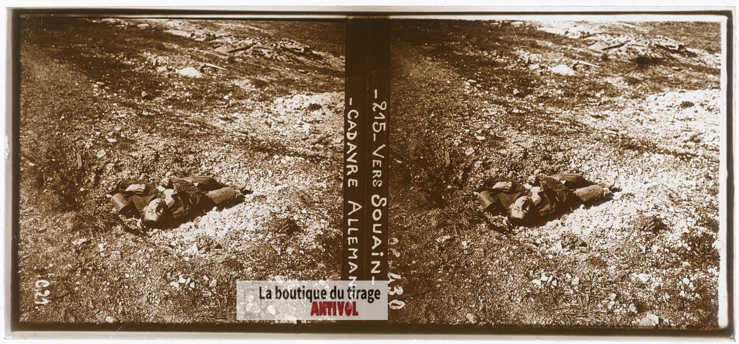 Souain, cadavre allemand, guerre WW1, plaque verre photo ancienne stéréo 6x13 cm
