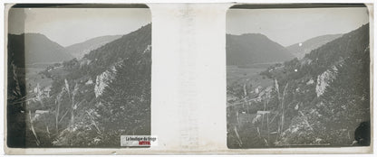 Village et vallée encaissée, plaque verre stéréo, photo ancienne 4,5x10,7 cm