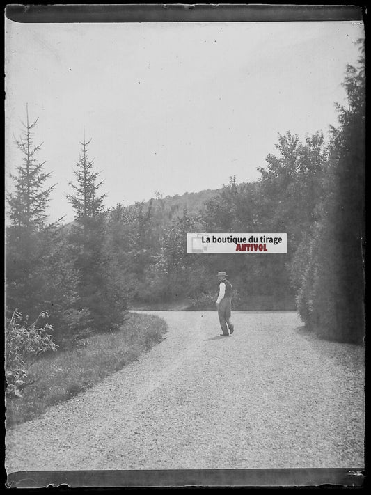 Plaque verre photo ancien négatif noir et blanc 9x12 cm homme avec un chapeau