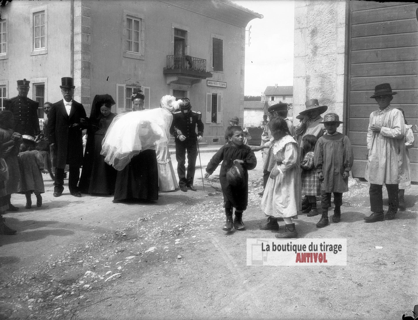 Scène de village, personnages, plaque verre photo ancienne, négatif 9x12 cm