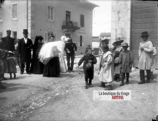 Scène de village, personnages, plaque verre photo ancienne, négatif 9x12 cm