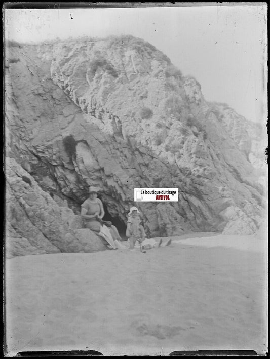 Famille, océan rocher, Plaque verre photo ancienne, négatif noir & blanc 9x12 cm