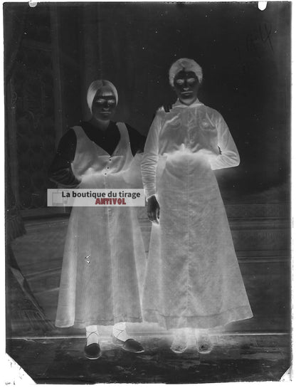 Plaque verre photo ancienne négatif noir et blanc 9x12 cm femmes vintage France