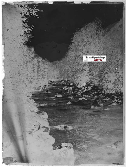 Pyrénées, rivière, Plaque verre photo ancienne, négatif noir & blanc 9x12 cm