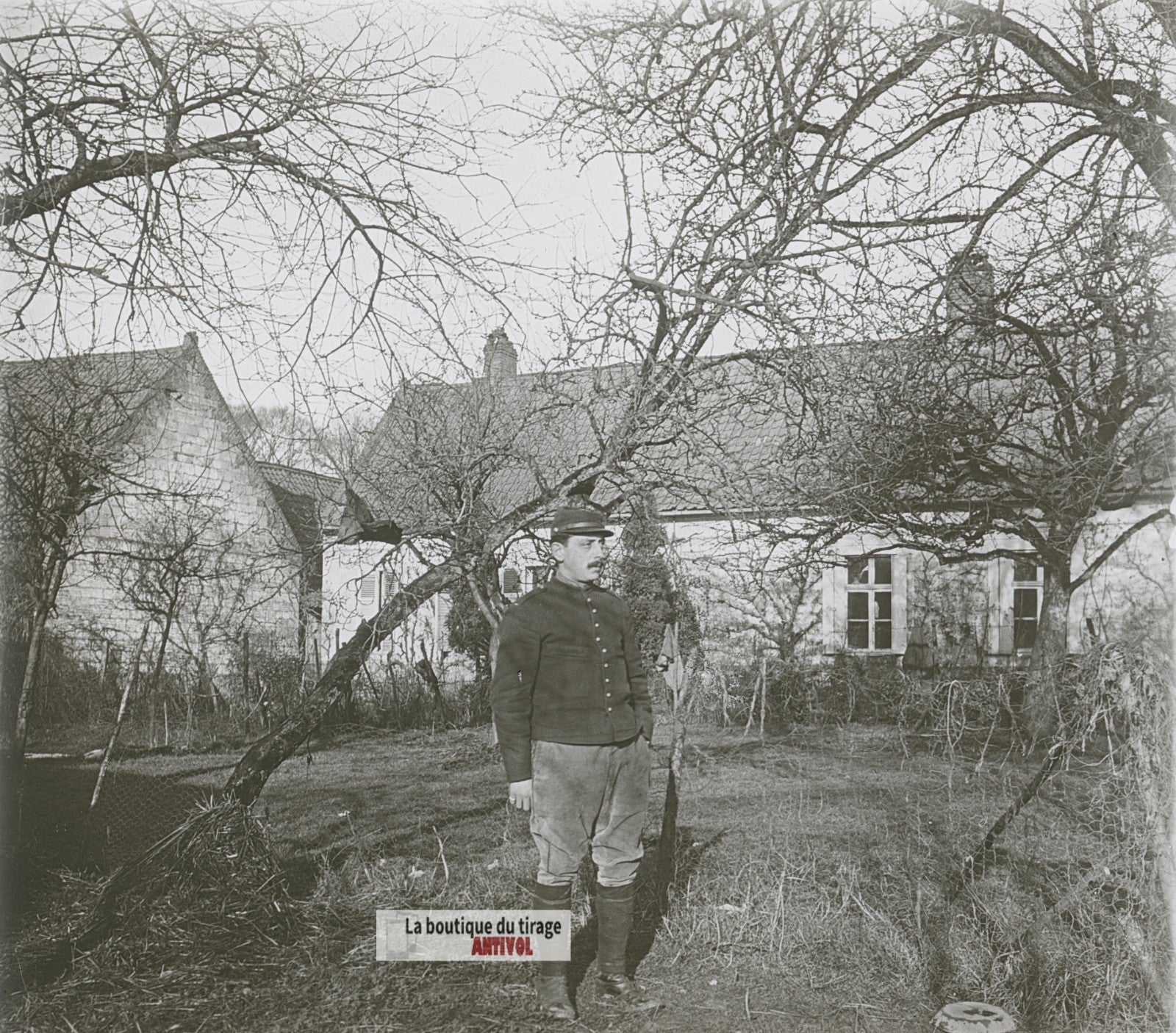 Soldat français, verger, guerre WW1, plaque verre photo ancienne stéréo 6x13 cm