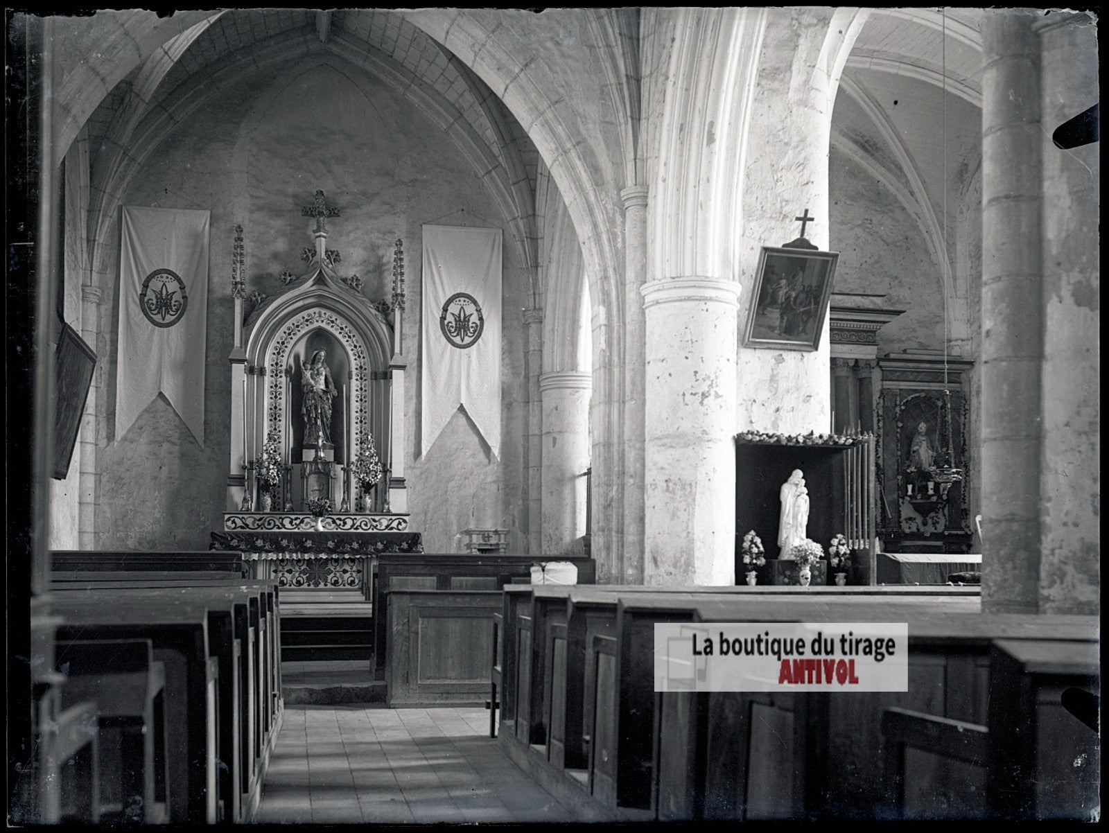 Intérieur d’église avec autel, plaque verre photo ancienne, négatif 9x12 cm