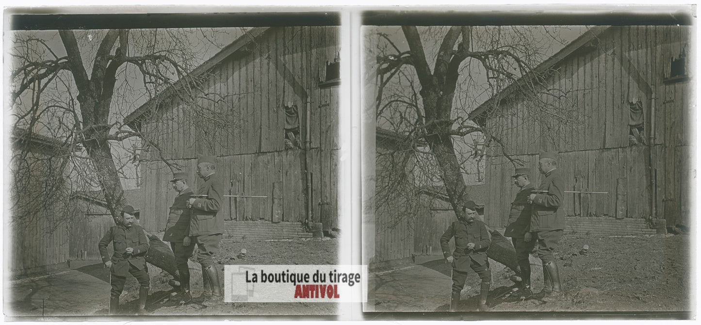 Pause de trois officiers, guerre WW1, plaque verre photo ancienne stéréo 6x13 cm