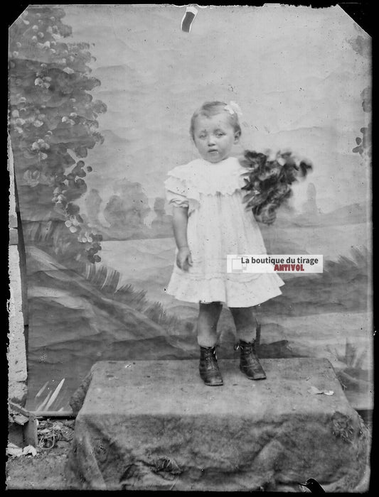 Plaque verre photo ancienne négatif noir et blanc 9x12 cm fille enfant vintage 